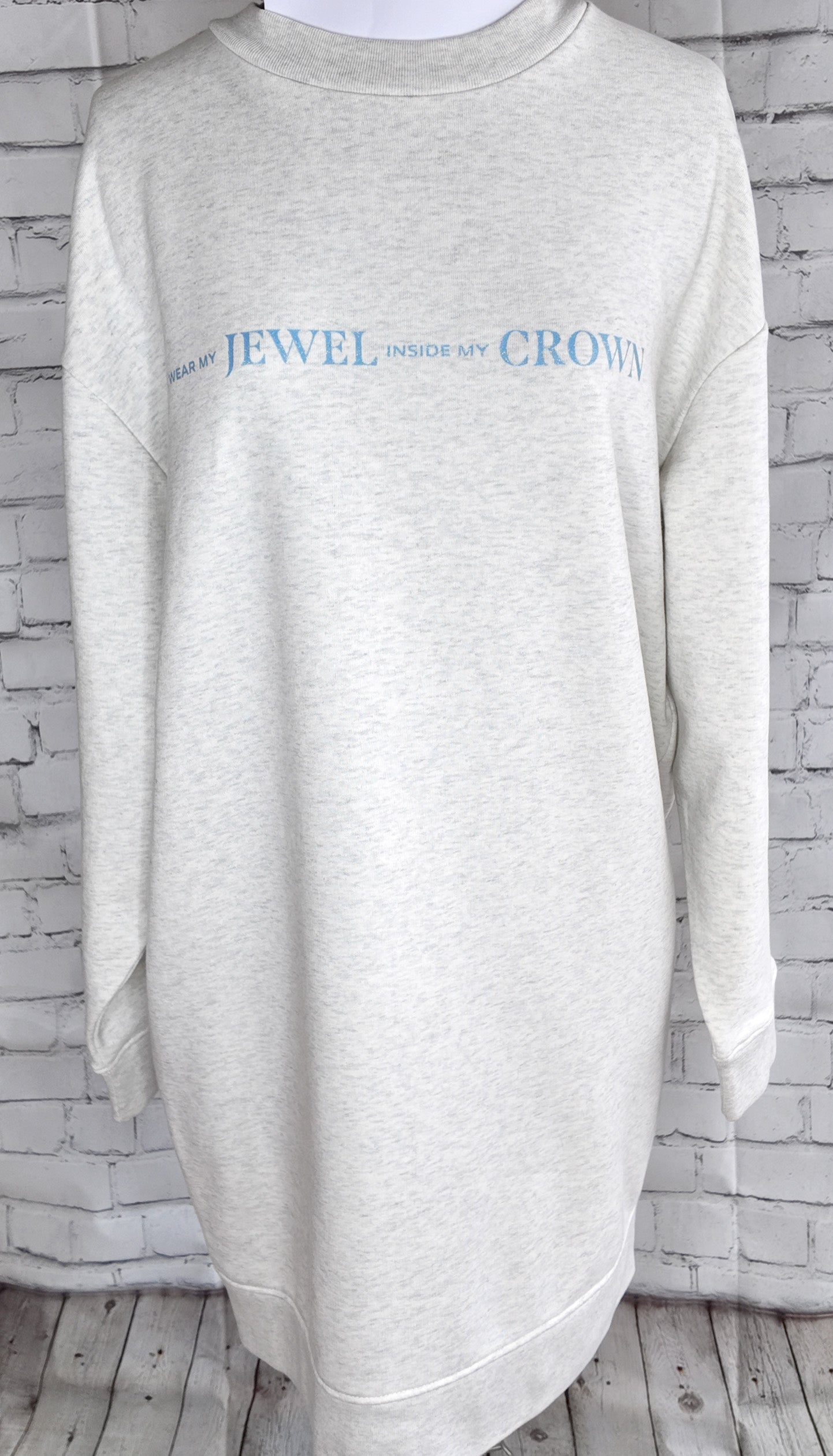 Product photo of the cream grey "I wear my jewel inside my crown" top, front view
