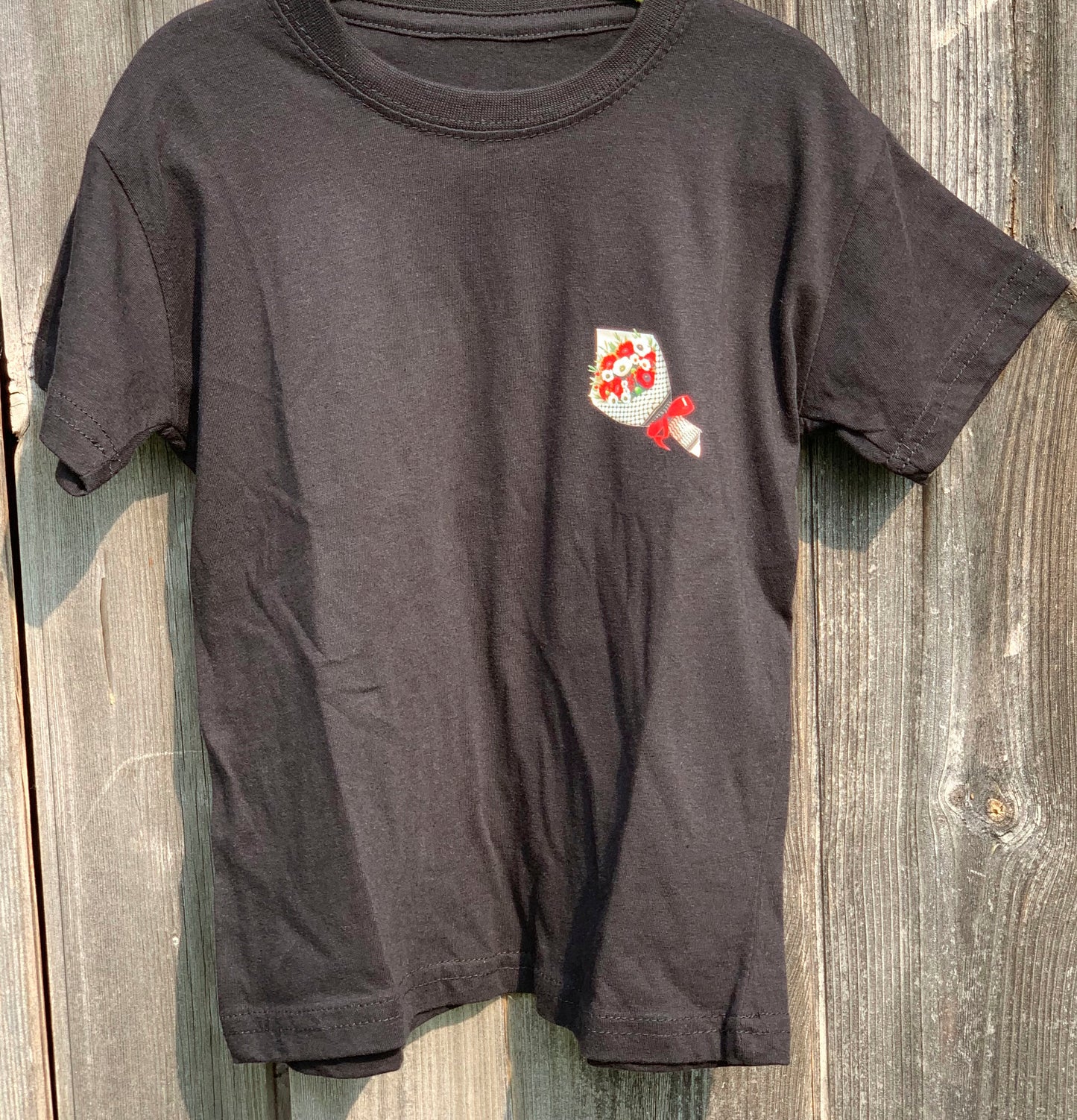 Kids T-shirt with olives and poppies wrapped in keffiyeh print on chest
