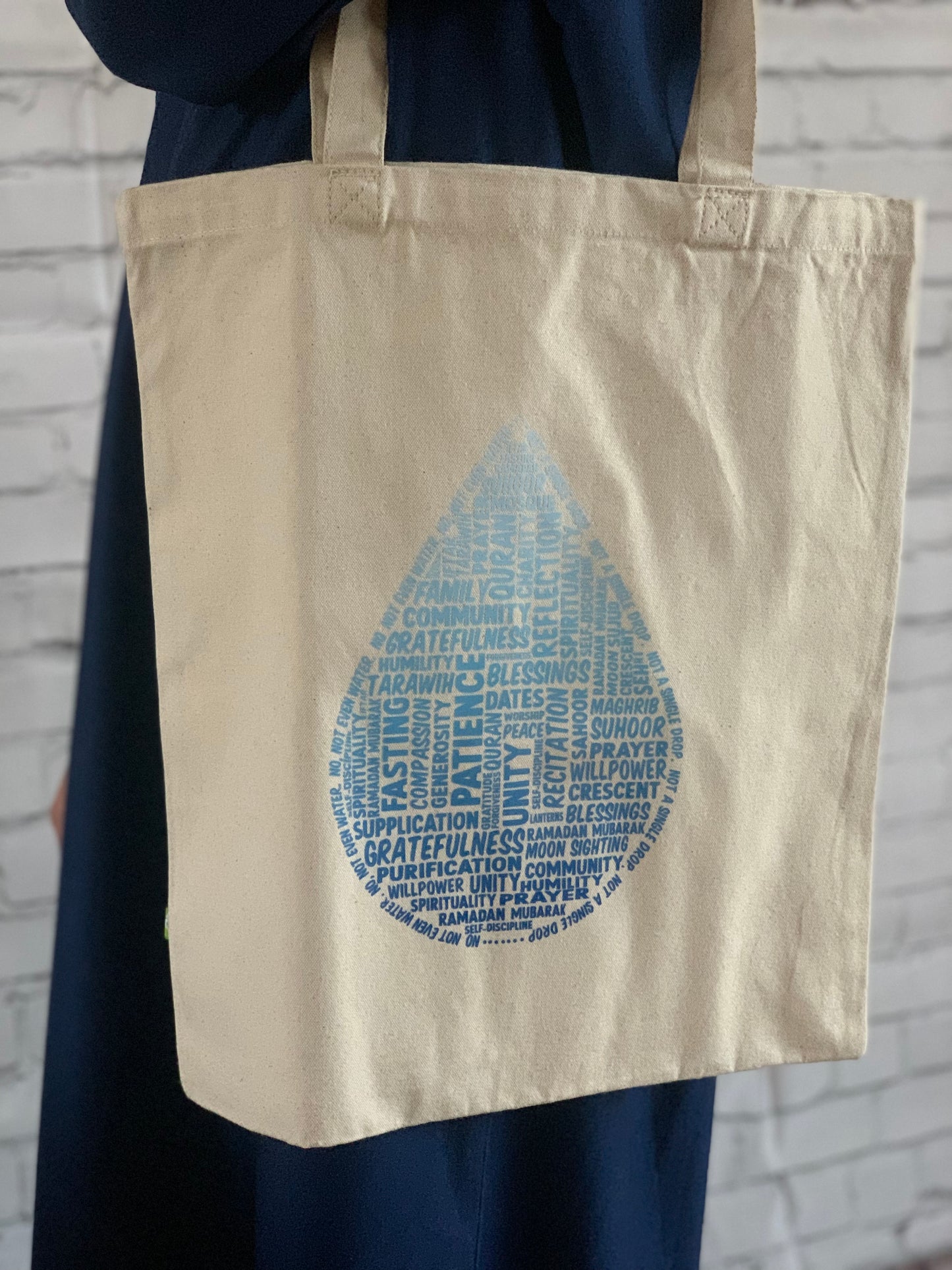 muslim-man-with-ramadan-tote-bag